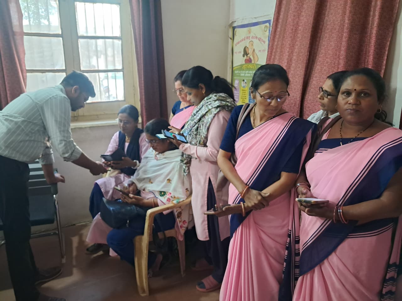 Frontline women workers using RISE Balginti on their phones, Balaghat district